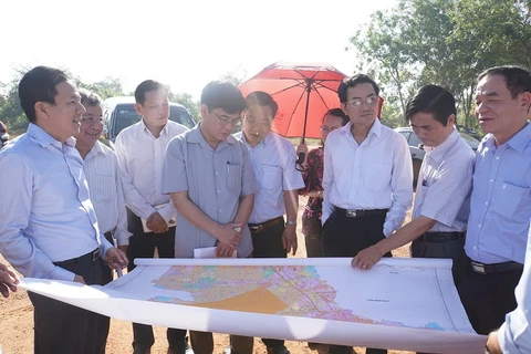 越南国会经济委员会代表视察龙城国际航空港建设项目 
