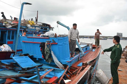 “QNg98459TS”号渔船受到严重破坏。（图片来源：《劳动者报》）