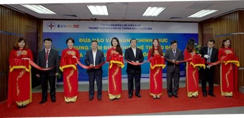 越南政府副总理黄忠海出席电力系统监控与新型电力市场中心投入运行剪彩仪式
