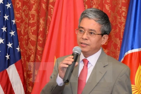 越南驻美国大使范光荣在会议上发表讲话