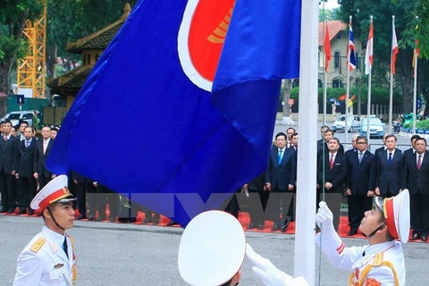 在河内市举行的东盟旗升旗仪式。