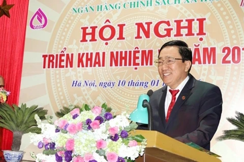 越南社会政策银行行长杨决胜在会议上发表讲话