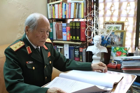 越南人民军总政治局原副主任范鸿居中将。