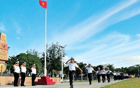 西双子岛上的战士们（图片来源：越南人民报）
