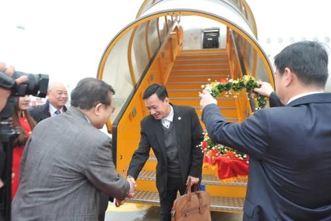 阮志德先生是越捷航空公司的第1900万个乘客（图片来源：越通社）