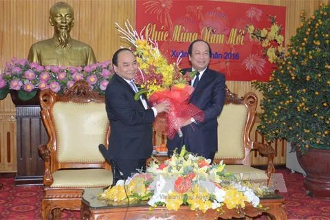 阮春福副总理向河南省党部和人民拜年（图片来源：越通社）