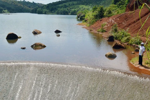 得农水利工程开发公司管理的159片湖中的135片的水位已经低于正常水位。