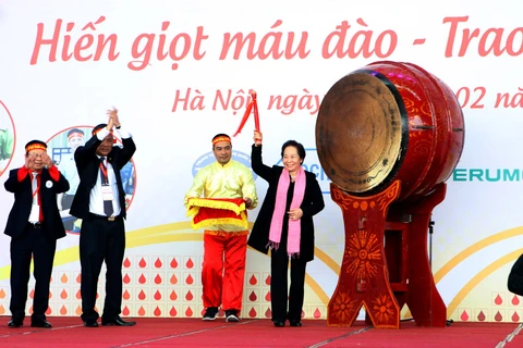 越南国家副主席阮氏缘出席，并擂鼓开幕（图片来源：越通社）