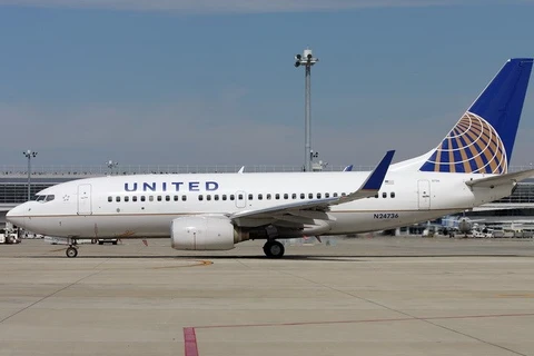 12名渔民乘坐美国联合航空公司UA179号航班安全回国
