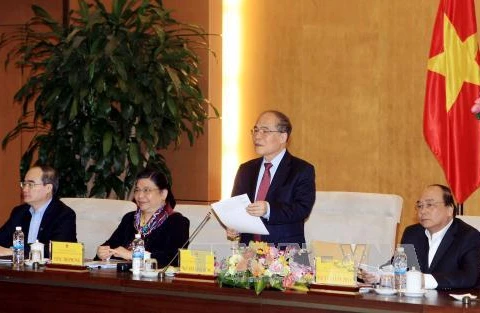 越南国会主席阮生雄主持会议（图片来源：越通社）