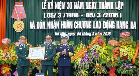 越南国防部军队展览与贸易促进中心三级劳动勋章授勋仪式