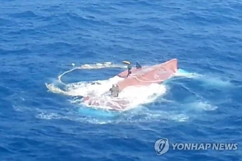 附图： 韩国“DongKyung201号”渔船（图片来源：Yonhap News)