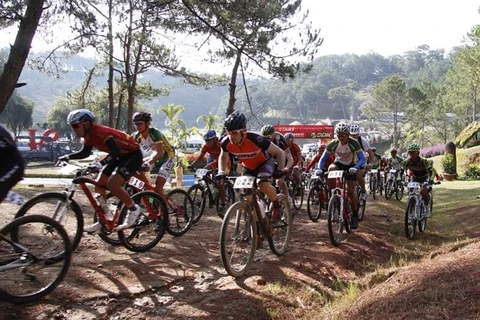 第二次国际山地自行车越野挑战赛共吸引165名车手参赛。