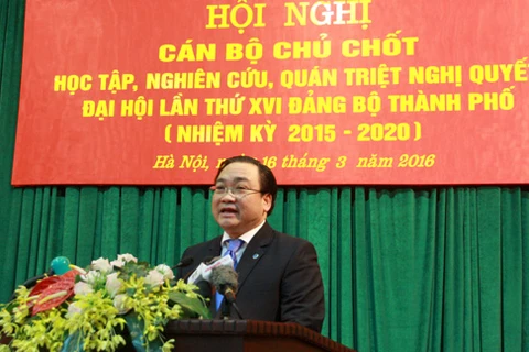 越共中央政治局委员、河内市委书记黄忠海出席并致开幕词