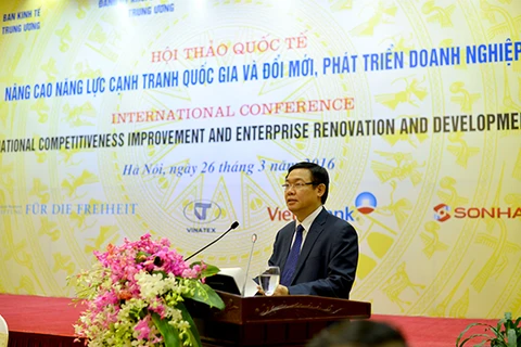 越共中央经济部部长王廷惠在研讨会上发表讲话（图片来源：enternews.vn）