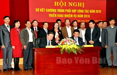 西北地区地区指导委员会与中央民运部签署2016年合作计划（图片来源：baoyenbai.com.vn） 