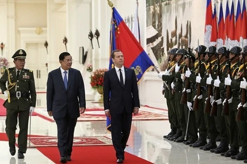 柬埔寨首相洪森与俄罗斯总理德米特里·梅德韦杰夫。