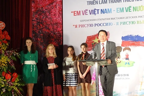 “我画越南、我画俄罗斯”儿童绘画作品展在河内举行。