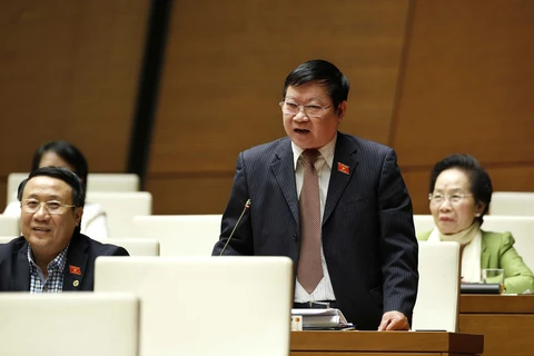 广治省国会代表黎如进在会上发表讲话（图片来源：越通社） 