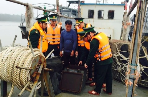 海防市扣留一艘侵犯了越南海上主权的中国船只。（图片来源：越南快报网）