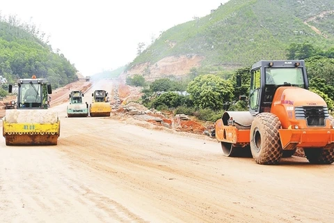 下龙-海防高速公路某段施工现场（图片来源：越南人民报）