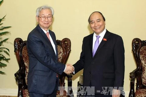 越南政府副总理阮春福会见韩国驻越南大使（图片来源：越通社）