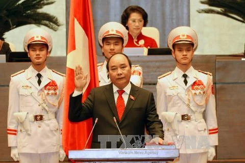 新任政府总理阮春福宣誓就职。