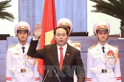 ​陈大光主席就职宣誓（图片来源：越通社）