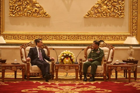 中国外交部部长王毅会见缅甸军总司令敏昂莱​（图片来源：fmprc.gov.cn）