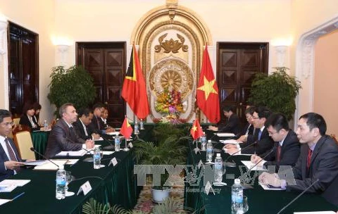 4月7日，越南政府副总理兼外长范平明在河内同东帝汶外交与合作部长科埃略举行会谈。 （图片来源：越通社）