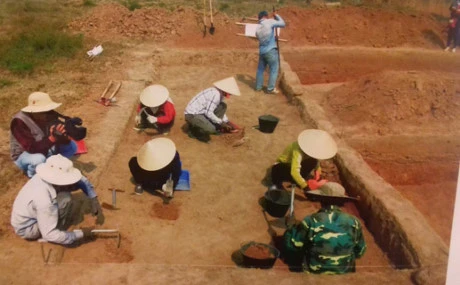 嘉莱省安溪市镇发现表明人类出现和旧石器时代文化遗存的70至80万年的各遗迹(图片来源：http://baodansinh.vn/）
