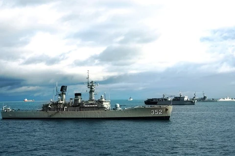 参加"科摩多-2016"联合演习的舰艇。