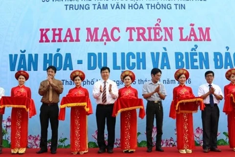 越南承天顺化省文化旅游和岛屿展览会开展仪式（图片来源：越通社）