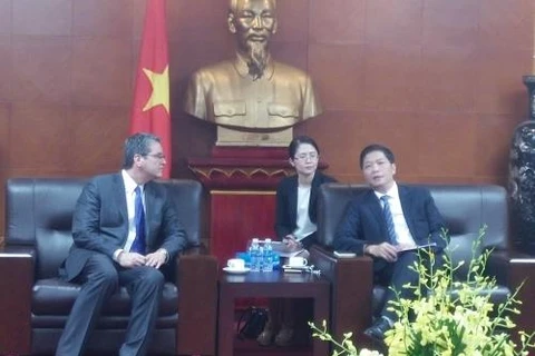 世贸组织总干事罗伯特·阿泽维多会见越南工商部长阮俊英（图片来源：越通社）
