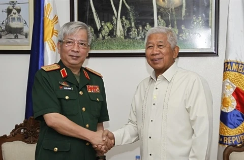 越南国防部副部长阮志咏上将和菲律宾国防部副部长Honorio S. Azcueta（图片来源：人民军队报）