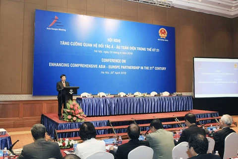 越南政府副总理兼外交部长范平明在会上发表讲话（图片来源：越通社）