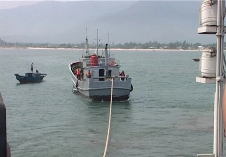 越南成功解救在承天顺化省海域遇险的一艘中国渔船