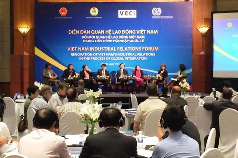 第一次越南劳动关系论坛在河内举行