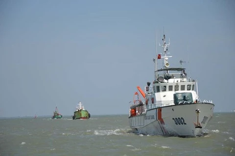 越南海警力量押送两艘船（图片来源于越南海警三号区司令部）