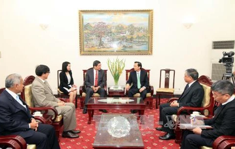 越南劳动荣军社会部部长与泰国劳工部部长举行会谈（图片来源：越通社）