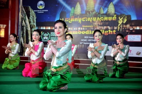 附图：胡志明市柬埔寨文化周传统舞蹈表演节目（图片来源：越通社）