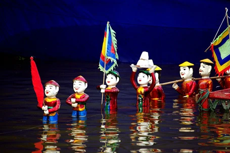 鸿峰水上木偶戏坊得到海阳省、文化体育和旅游部关心、投资、提供装设备、建设用于水上木偶戏表演的水亭。