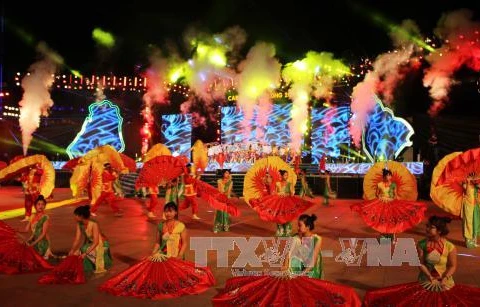 2016年广宁省下龙狂欢节开幕式（图片来源：越通社）