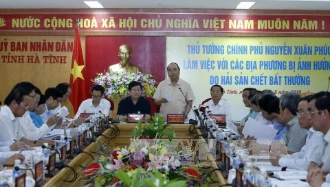 ​阮春福总理在会议上发表讲话（图片来源：越通社）