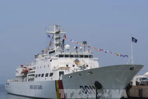 韩国海岸警卫队BADARO（3011HAM）号训练船已抵达越南岘港市仙沙港