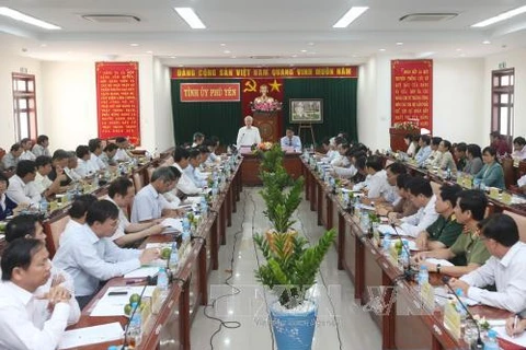 阮富仲总书记同富安省政府领导进行座谈。