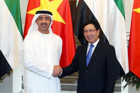 越南政府副总理兼外长范平明与阿联酋外交与国际合作部部长谢赫阿卜杜拉•本•扎耶德•阿勒纳哈扬​ 