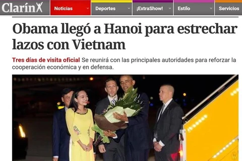 阿根廷《号角报》刊登奥巴马抵达河内内排机场，开始对越南进行访问的照片（图片来源：Clarin）