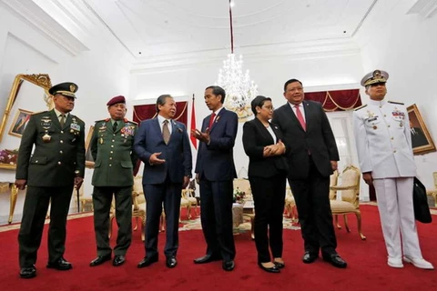 菲马印三国国防部代表及高级领导人在一场会议上讨论航行问题。（图片来源：因特网）