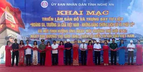 “黄沙长沙归属越南——历史和法理证据”地图和资料展开幕式。